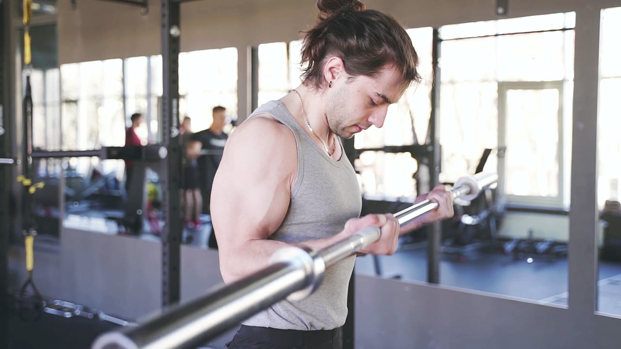 Dumbbell Bicep Curl demonstration